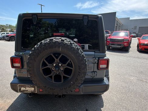 Used 2025 Jeep Wrangler Willys AWD/4WD image 9