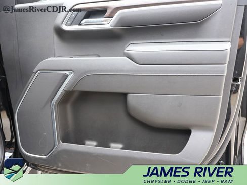 Used 2025 GMC Sierra 1500 SLT AWD/4WD image 8