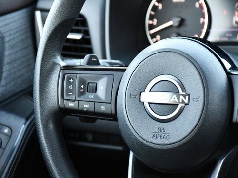 Used 2023 Nissan Rogue SV image 20