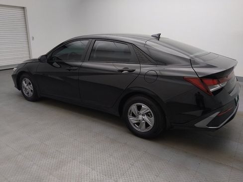 Used 2024 Hyundai Elantra SE image 3