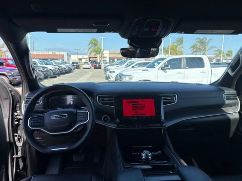 Used 2024 Jeep Wagoneer L Series II RWD image 21