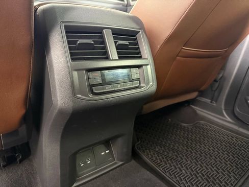Used 2023 Volkswagen Atlas SEL AWD/4WD image 34