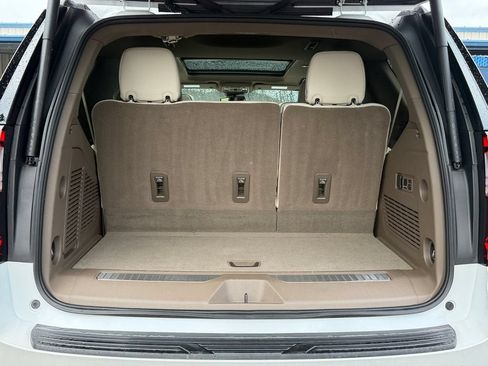 Used 2025 GMC Yukon Denali w/ Sun & Power Step Package AWD/4WD image 22