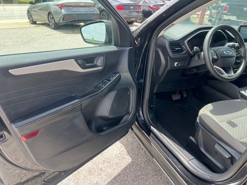 Used 2022 Ford Escape SE FWD image 11