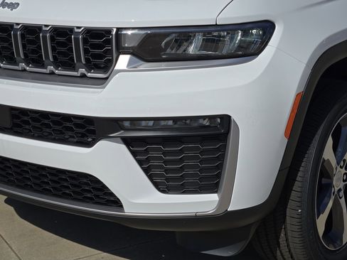 New 2026 Jeep Grand Cherokee Limited AWD/4WD image 6