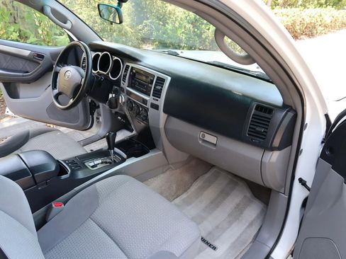 Used 2005 Toyota 4Runner Sport AWD/4WD image 29