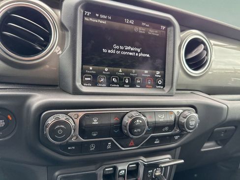 Used 2022 Jeep Gladiator Overland AWD/4WD image 14