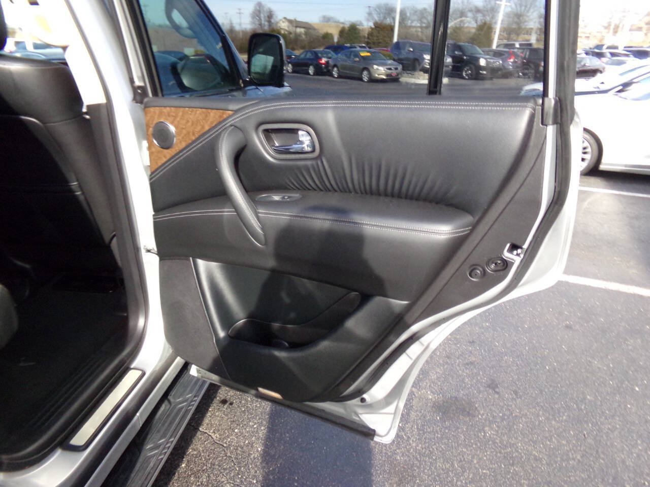 Used 2015 INFINITI QX80 4WD w/ Driver's Assistance Package image 23