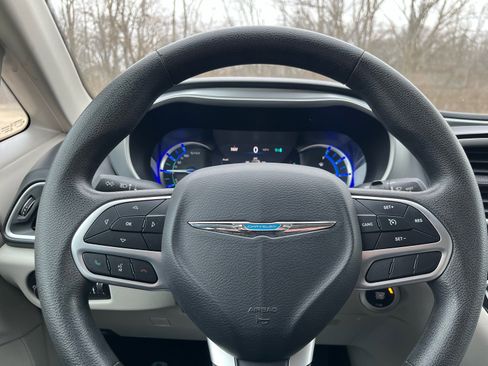 Used 2018 Chrysler Pacifica Touring Plus image 16