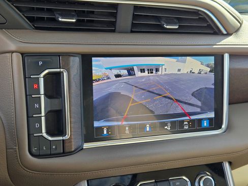 Used 2021 GMC Yukon Denali w/ Denali Premium Package image 28