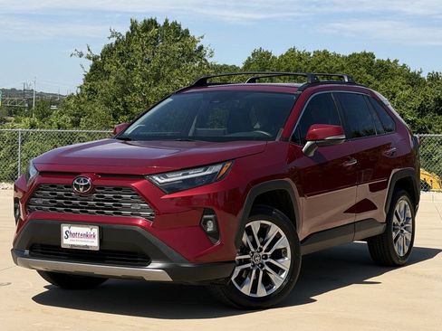 Used 2022 Toyota RAV4 Limited FWD image 2