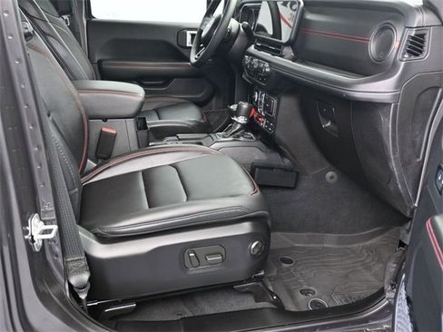 Used 2025 Jeep Gladiator Rubicon w/ Convenience Group image 10