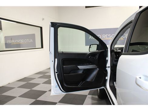 Used 2021 Chevrolet Colorado LT w/ LT Convenience Package image 11