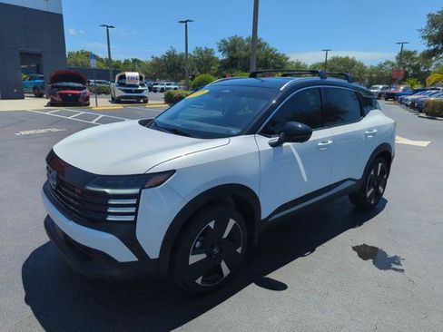 Certified 2025 Nissan Kicks SR FWD image 14
