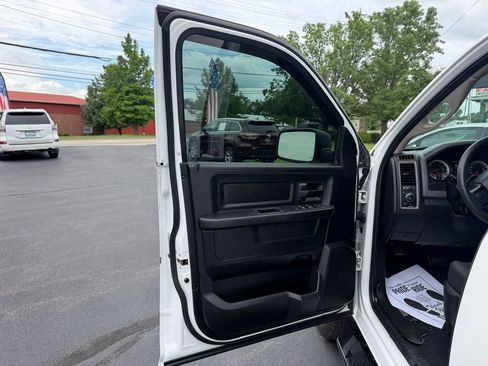 Used 2019 RAM 1500 Express w/ Express Value Package AWD/4WD image 9
