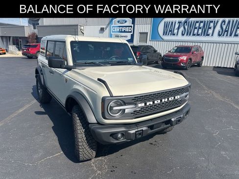 Used 2025 Ford Bronco Badlands image 2