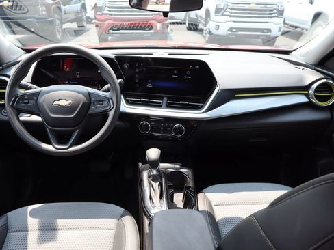 Used 2024 Chevrolet Trax LT FWD image 26