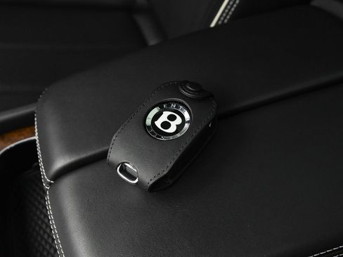 Certified 2023 Bentley Bentayga Extended Wheelbase image 22