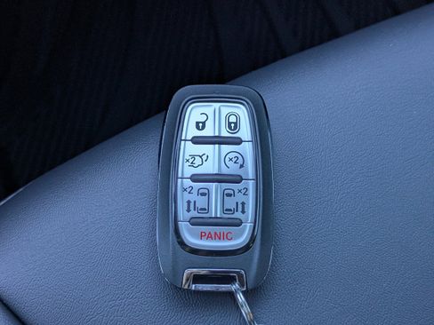 New 2026 Chrysler Pacifica Select image 32