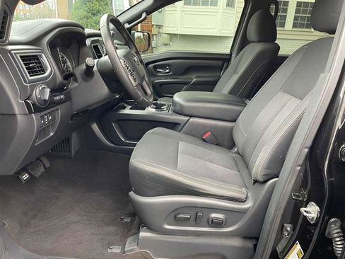 Used 2018 Nissan Titan SV w/ SV Convenience Package image 11