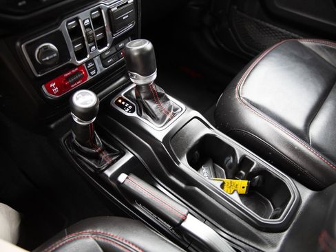 Used 2022 Jeep Gladiator Rubicon w/ Cold Weather Group AWD/4WD image 20