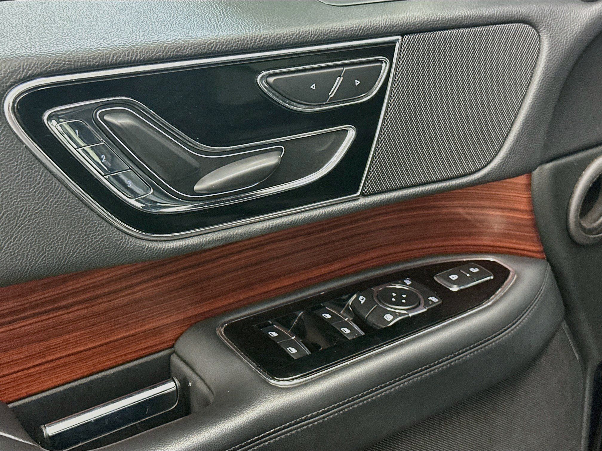 Used 2024 Lincoln Navigator Premiere AWD/4WD image 15