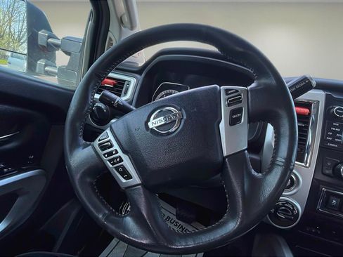 Used 2017 Nissan Titan PRO-4X image 15
