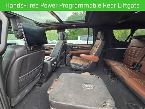 Used 2023 GMC Yukon XL Denali Ultimate AWD/4WD image 17