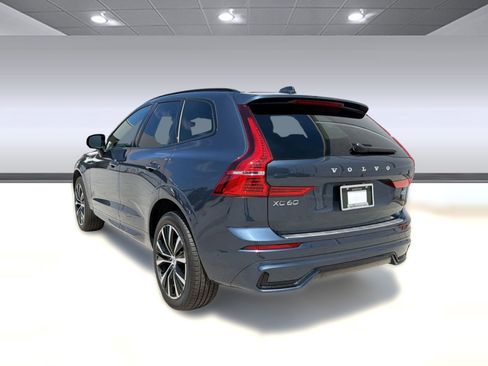 Used 2023 Volvo XC60 B5 Plus w/ Climate Package FWD image 3