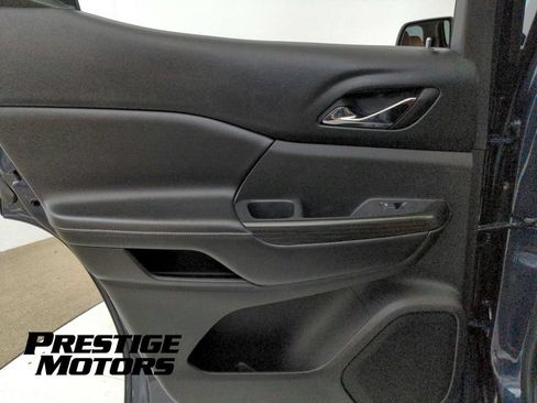 Used 2018 GMC Acadia SLT AWD/4WD image 25
