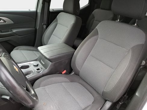 Used 2022 Chevrolet Traverse LT FWD image 17