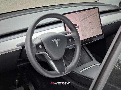 Used 2021 Tesla Model Y Long Range AWD/4WD image 13