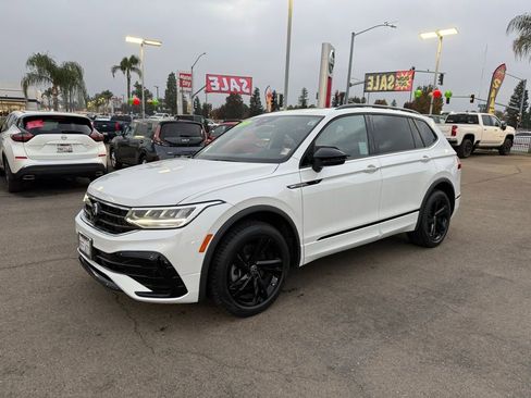 Used 2023 Volkswagen Tiguan SE R-Line image 3