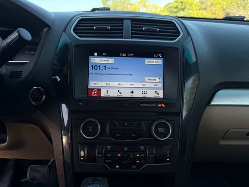 Used 2017 Ford Explorer XLT w/ Equipment Group 202A FWD image 19