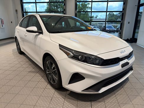 Used 2023 Kia Forte LXS w/ LXS Technology Package FWD image 7
