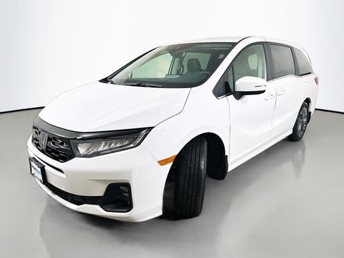 New 2026 Honda Odyssey Touring image 3