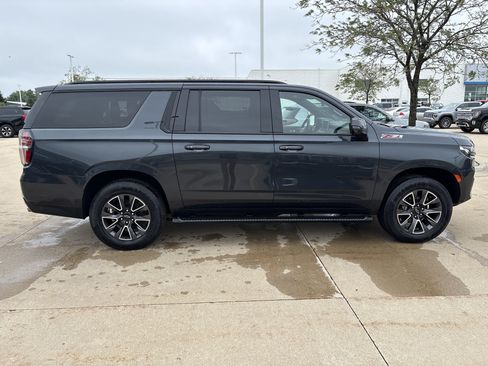 Used 2022 Chevrolet Suburban Z71 w/ Z71 Off-Road Package AWD/4WD image 8