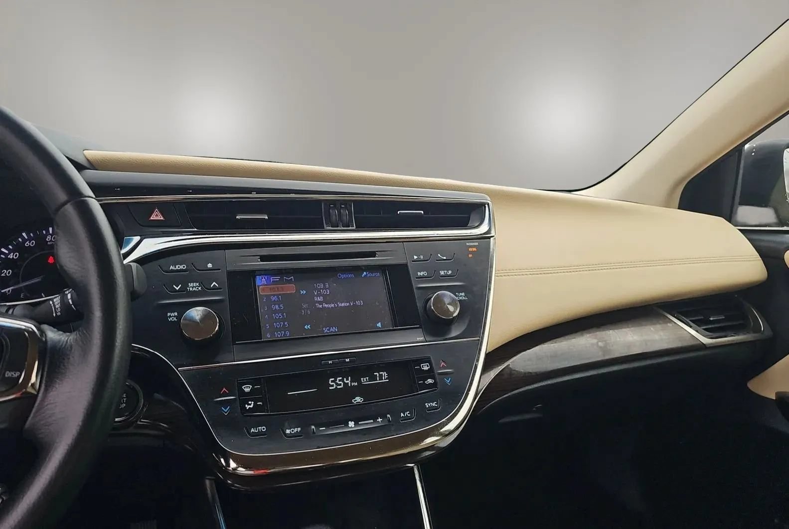 Used 2013 Toyota Avalon XLE FWD image 13