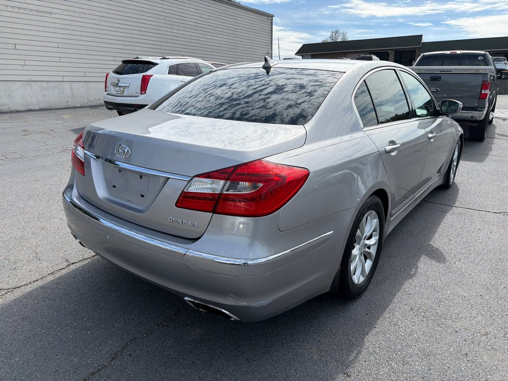 Used 2012 Hyundai Genesis 3.8 RWD image 6