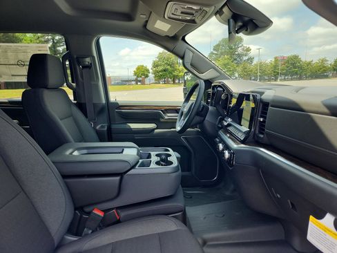 New 2026 GMC Sierra 2500 SLE w/ SLE Value Package; AWD/4WD image 9