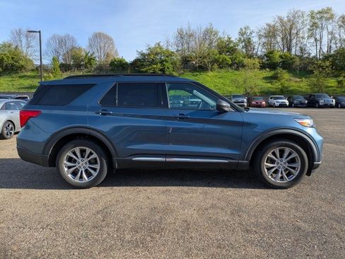 Used 2020 Ford Explorer XLT w/ Equipment Group 202A AWD/4WD image 4