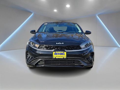 Used 2023 Kia Forte LXS w/ LXS Technology Package image 2