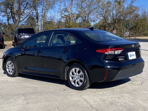 Used 2025 Toyota Corolla LE image 4