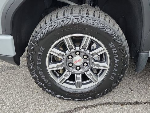 Used 2024 GMC Sierra 1500 AT4 w/ AT4 Carbonpro Edition AWD/4WD image 9
