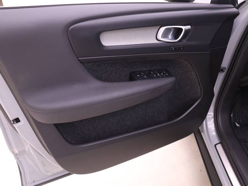 Used 2025 Volvo XC40 B5 Core image 13