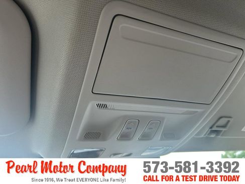 Used 2022 Ford Escape Titanium image 14