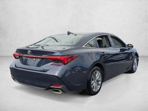 Used 2019 Toyota Avalon XLE image 5