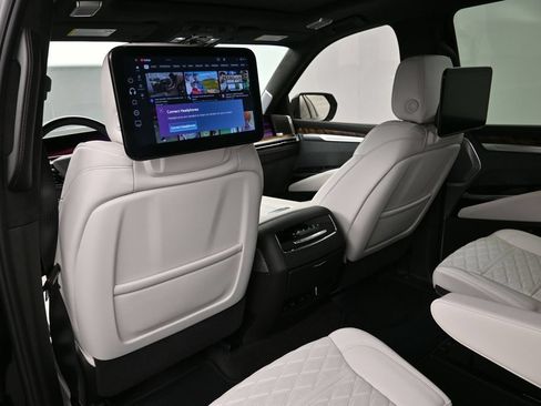 Used 2026 Cadillac Escalade ESV Platinum Sport w/ LPO, ONYX Package AWD/4WD image 20