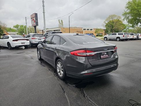 Used 2017 Ford Fusion SE FWD image 8