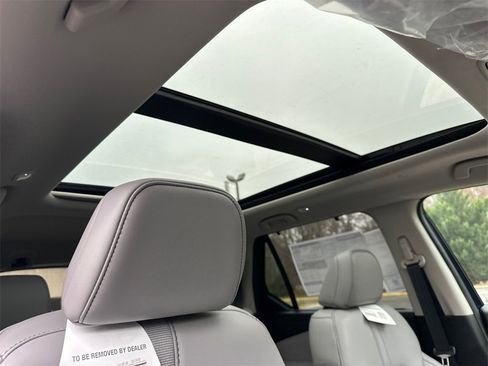 New 2025 Honda Pilot Touring image 13